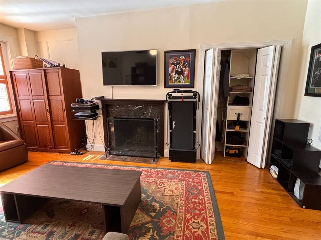 Boston, MA 02116,76 Commonwealth Ave #2