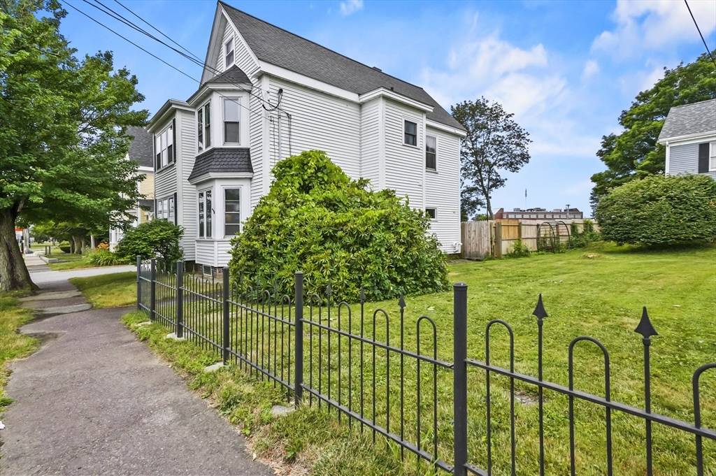 Newburyport, MA 01950,182 State St