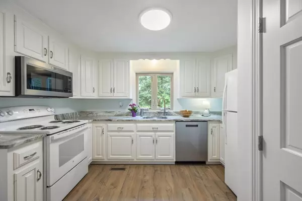 Foxboro, MA 02035,157 Chestnut Street #5