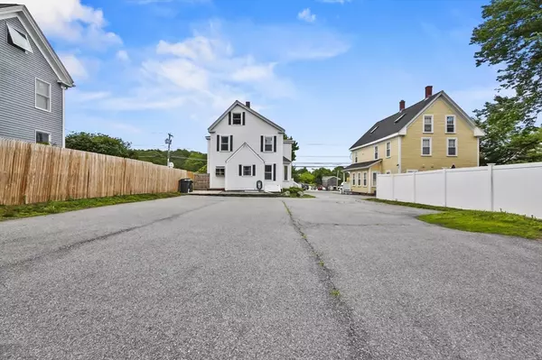 Newburyport, MA 01950,182 State St