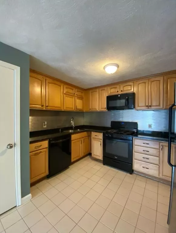 Billerica, MA 01821,2 Karen Cir #17