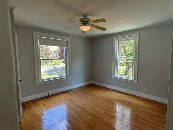 Andover, MA 01810,90 Maple Avenue #1