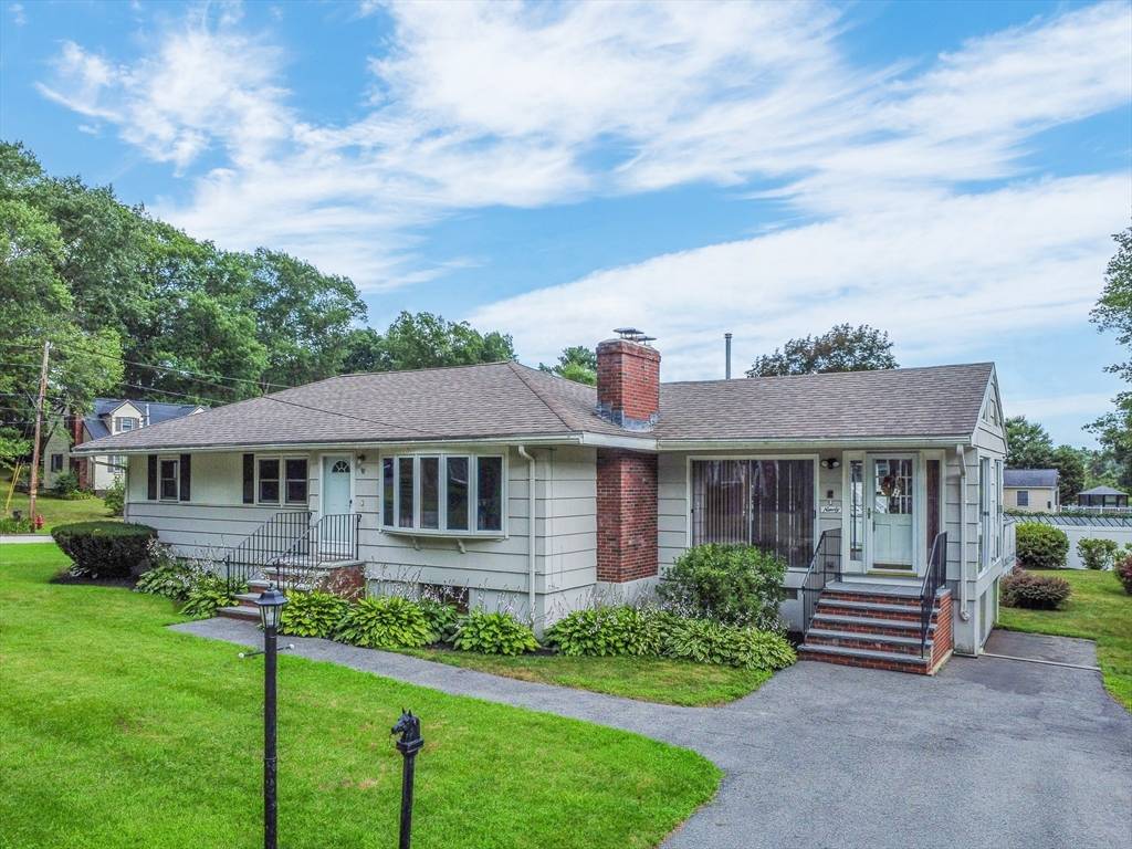 90 Butternut Ln, Methuen, MA 01844