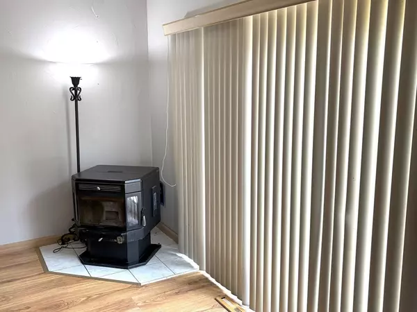 East Longmeadow, MA 01028,18 Harris Dr