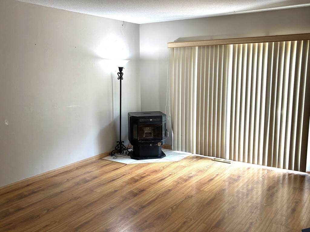 East Longmeadow, MA 01028,18 Harris Dr