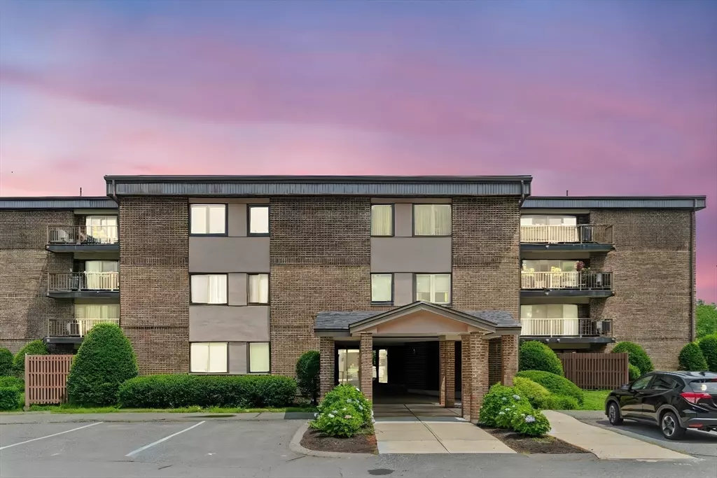 Peabody, MA 01960,1 Ledgewood Way #5