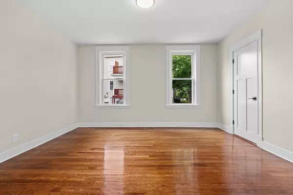 Newton, MA 02458,35 George St #35