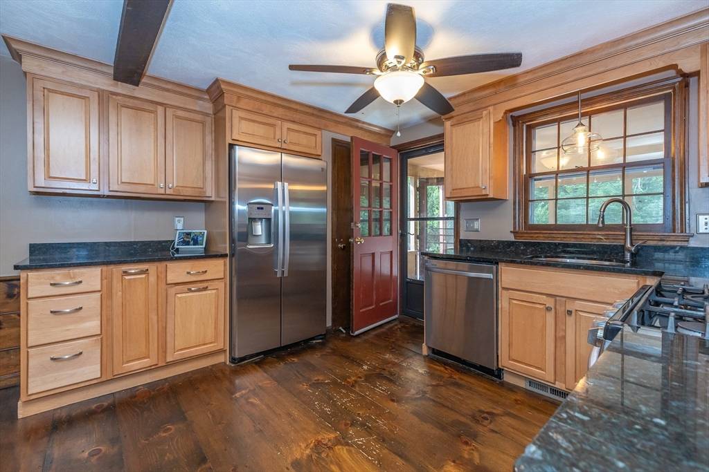 Townsend, MA 01469,64 Ash St