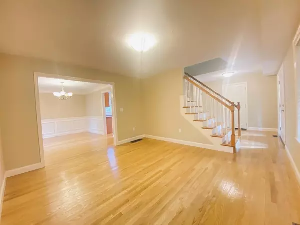 90 Cook Ln, Marlborough, MA 01752