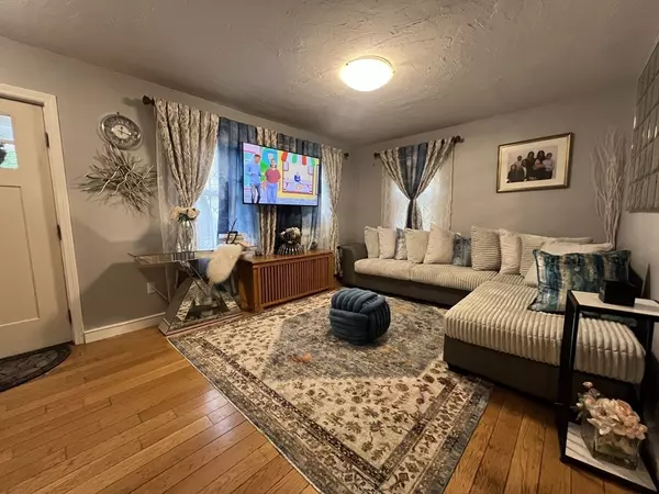 Milford, MA 01757,40 Chestnut St