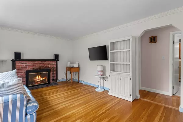 Framingham, MA 01701,10 Poplar Street