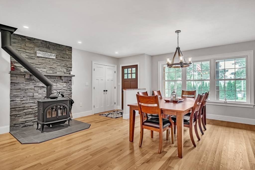 Dunstable, MA 01827,33 Massapoag Way