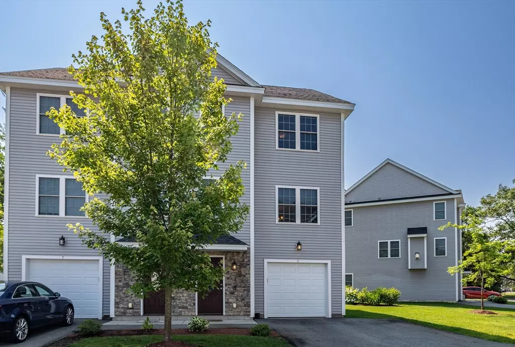 Chelmsford, MA 01824,5 Collins Cir #13