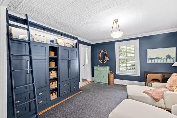 Duxbury, MA 02332,561 Washington St