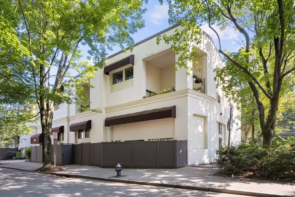 Brookline, MA 02445,120 Beaconsfield Rd #T1