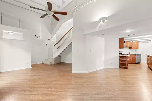 Brookline, MA 02445,120 Beaconsfield Rd #T1