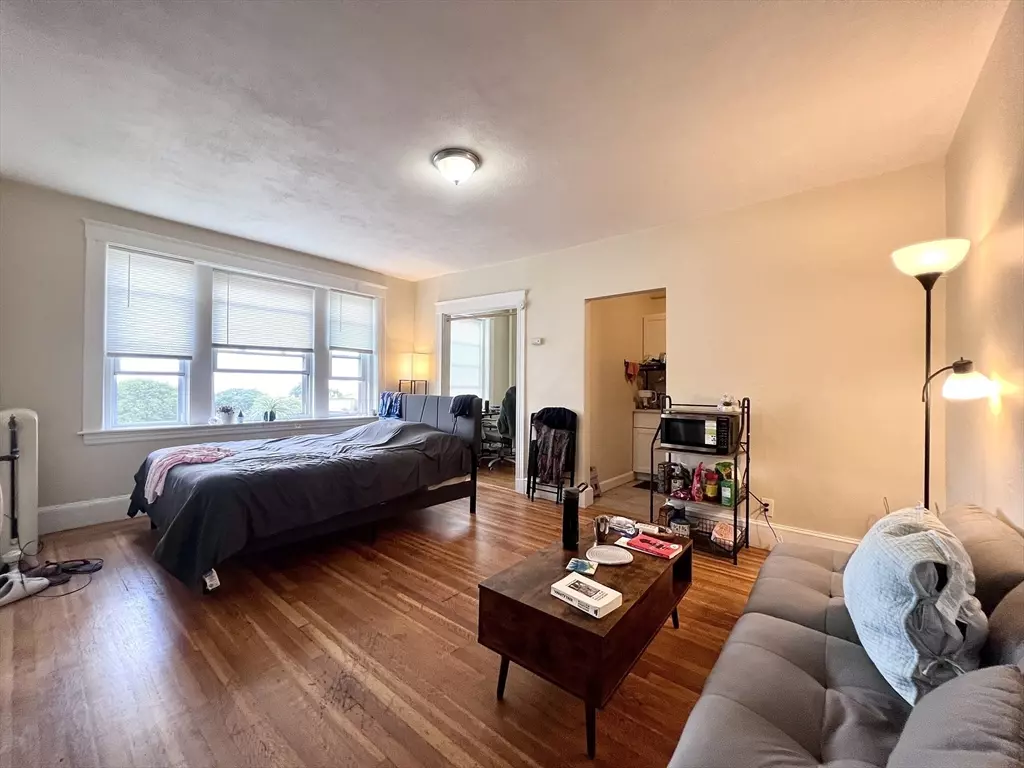Boston, MA 02135,1607 Commonwealth Ave #33