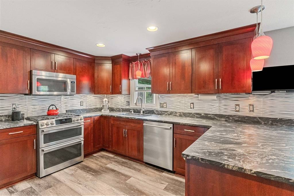 Bellingham, MA 02019,83 Hixon Street