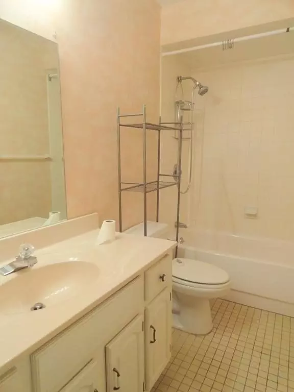 Brookline, MA 02445,77 Pond Avenue #307