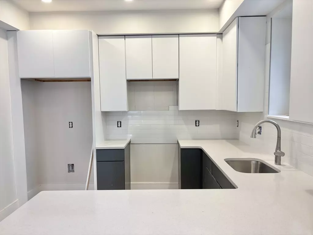 Medford, MA 02155,421 High St #205