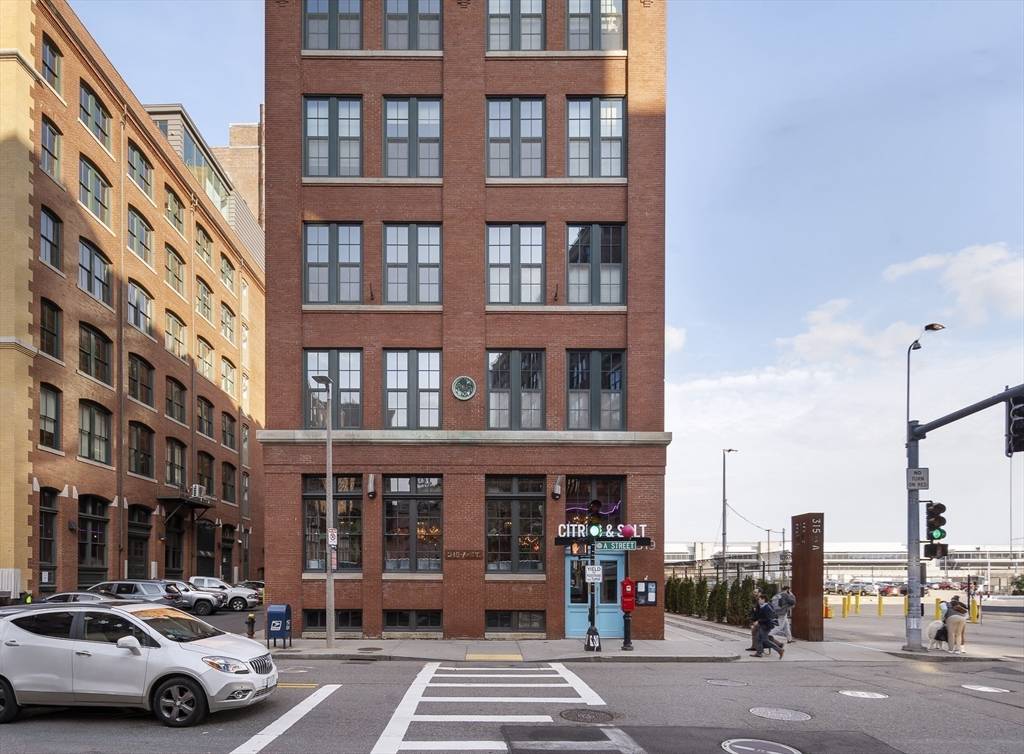 Boston, MA 02210,319 A St. #208