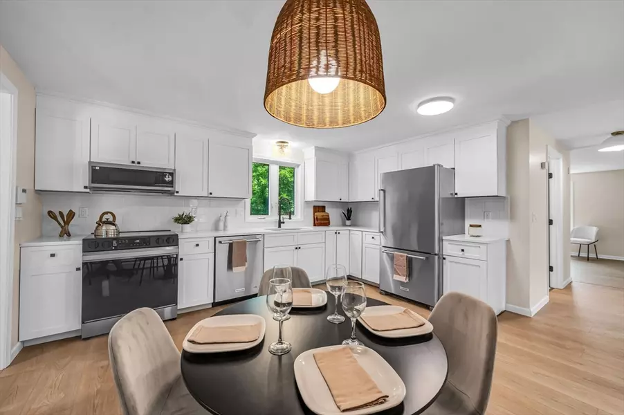 13 Golden Dr, Easthampton, MA 01027