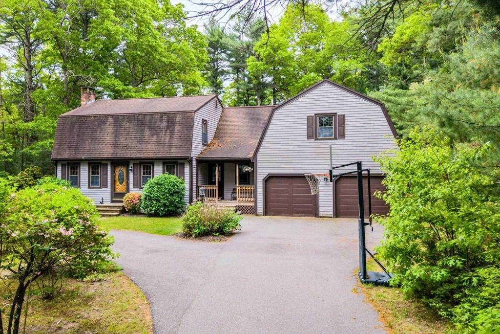 128 High St, Rochester, MA 02770