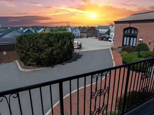 Bristol, RI 02809,423 Hope St #C