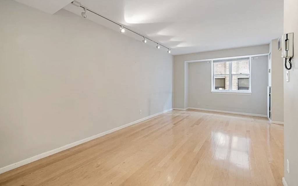 170 Tremont St #905, Boston, MA 02111