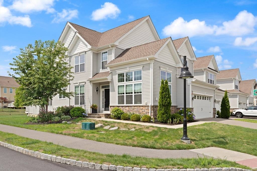 Millis, MA 02054,1 Lansing Way #1