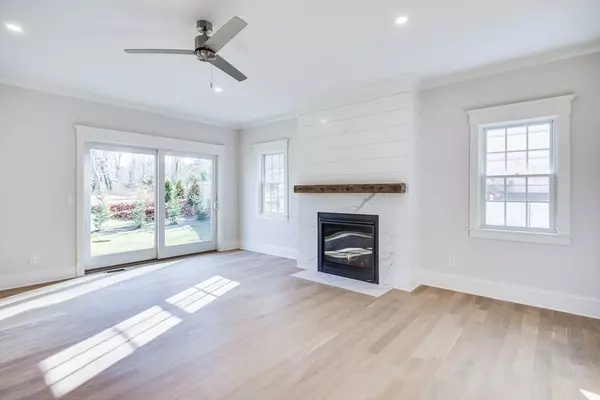 Falmouth, MA 02556,255 Old Main Road #2A