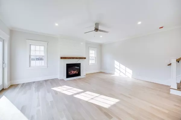 Falmouth, MA 02556,255 Old Main Road #2A