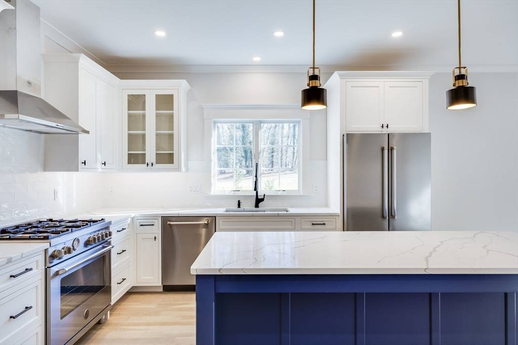 Falmouth, MA 02556,255 Old Main Road #2A