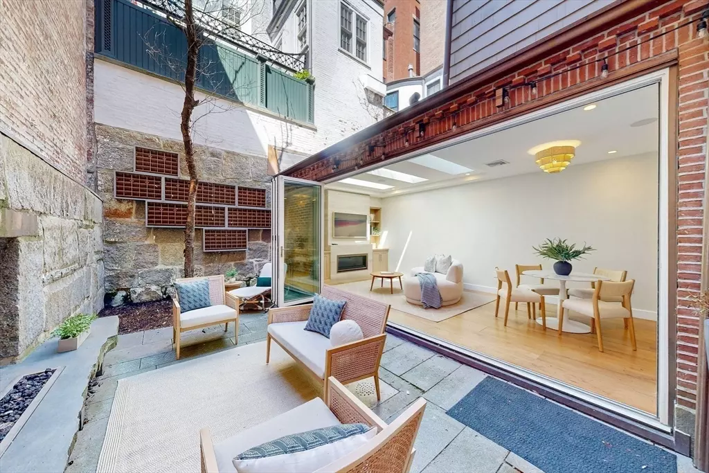 Boston, MA 02108,9 Chestnut St #0