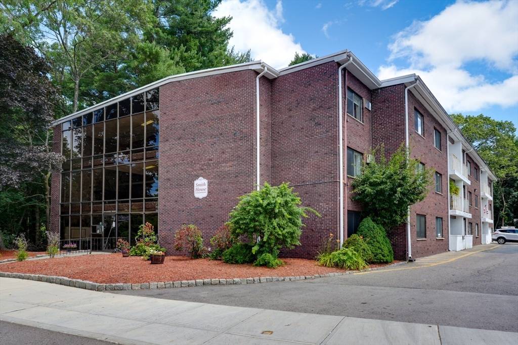 915 Edgell Rd #60, Framingham, MA 01701
