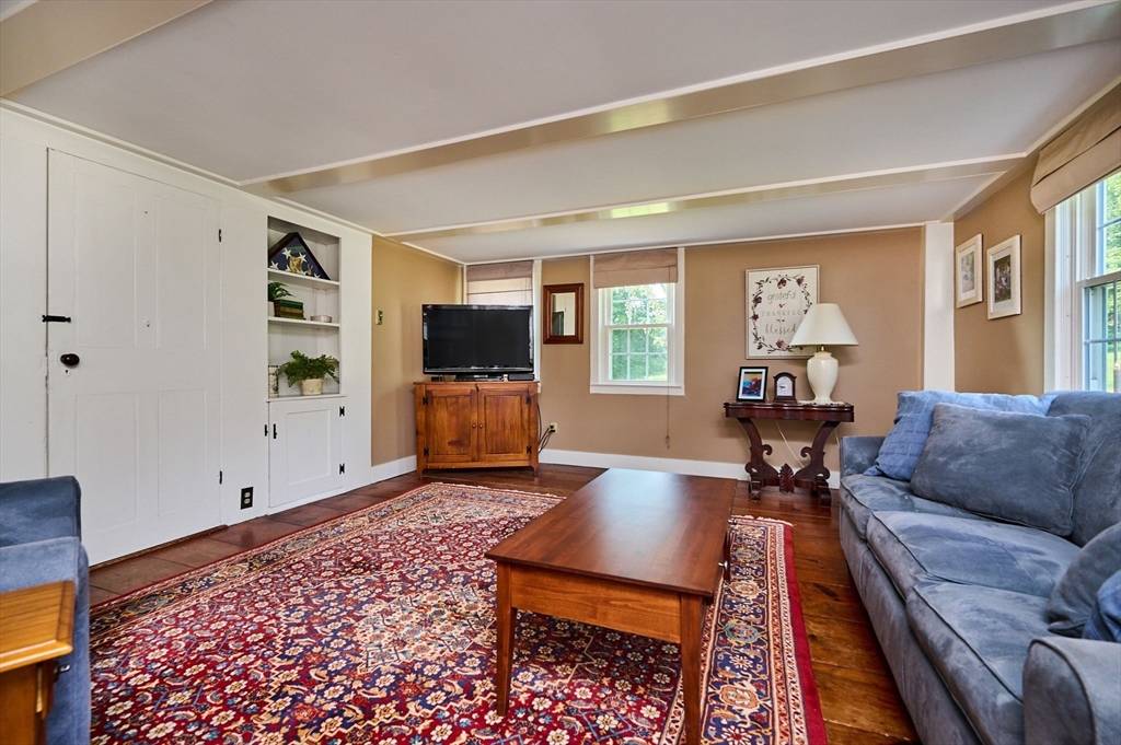 Greenfield, MA 01301,971 Bernardston Road