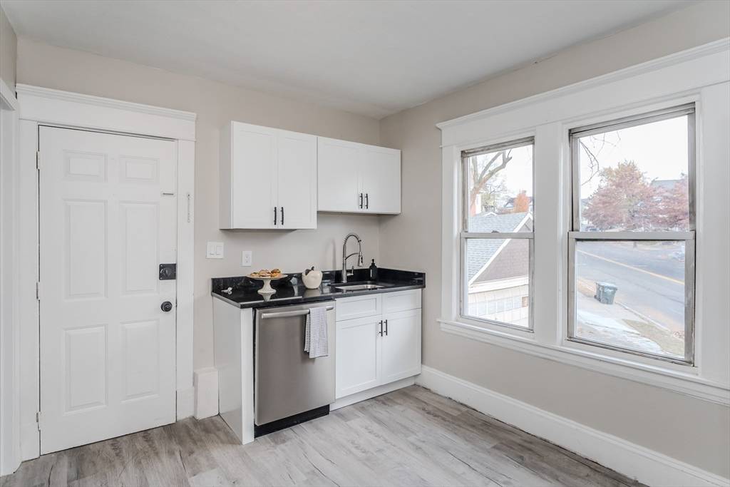 Springfield, MA 01104,392-394 Carew St
