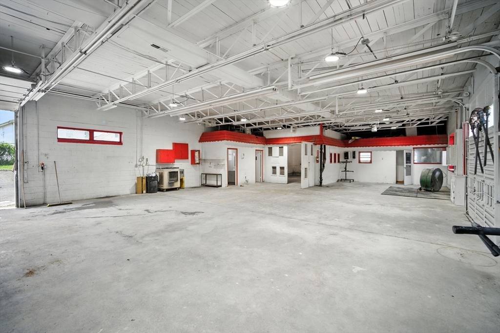 Holyoke, MA 01040,41 N Summer St