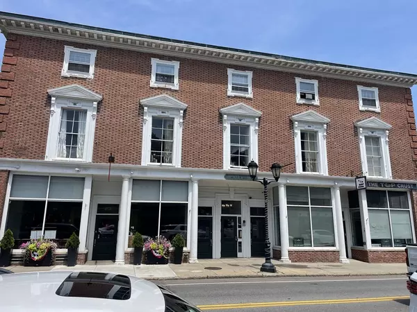 19 Court Street #2D, Plymouth, MA 02360