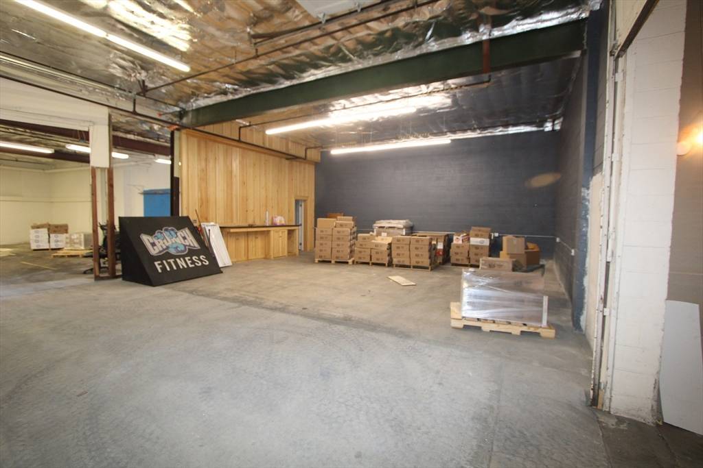 Worcester, MA 01604,7 Henry St
