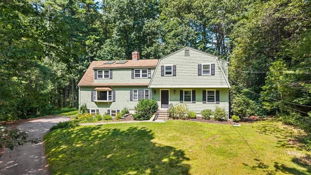 30 Regina Dr, Chelmsford, MA 01824