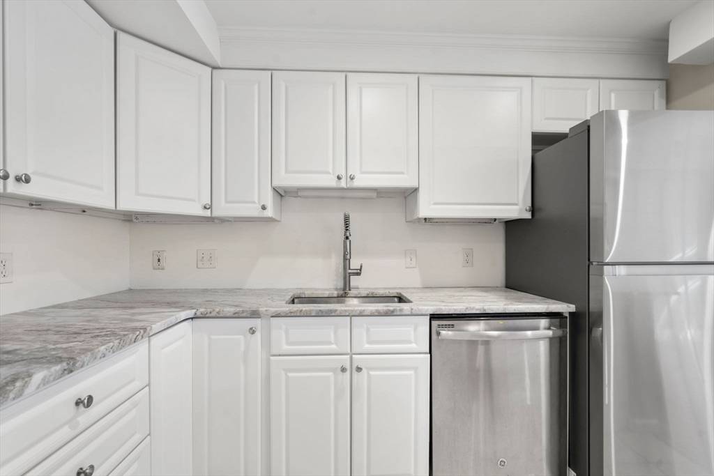 Weston, MA 02493,80 Jericho Road #80