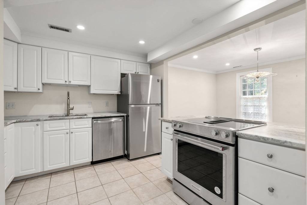 Weston, MA 02493,80 Jericho Road #80