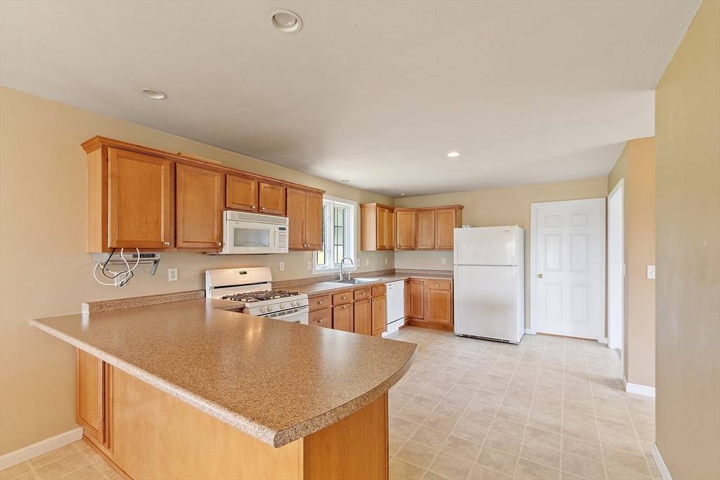 Dracut, MA 01826,37 Summer Hill Road