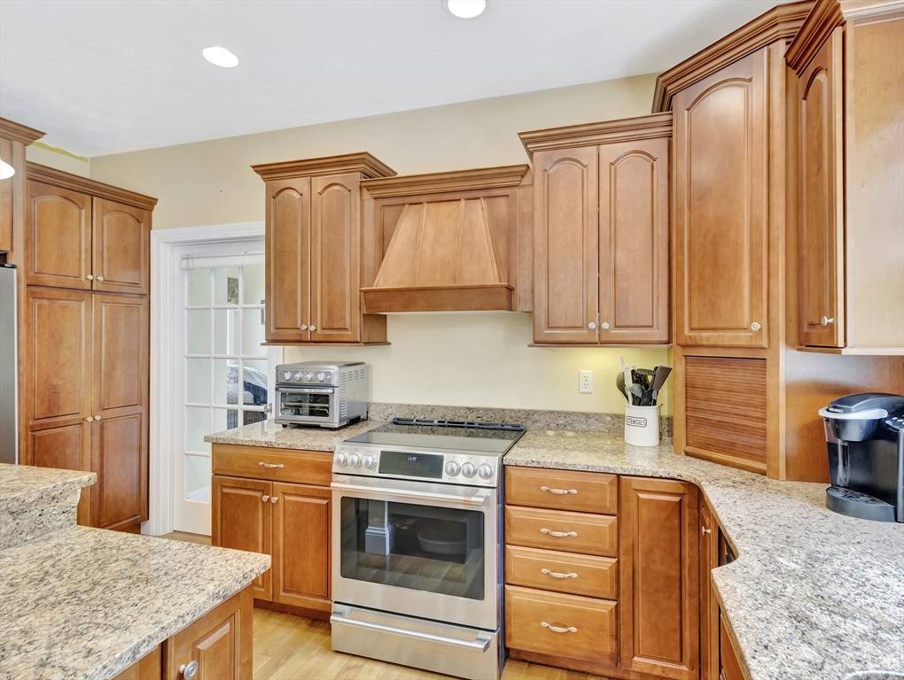 Mansfield, MA 02048,245 Willow St