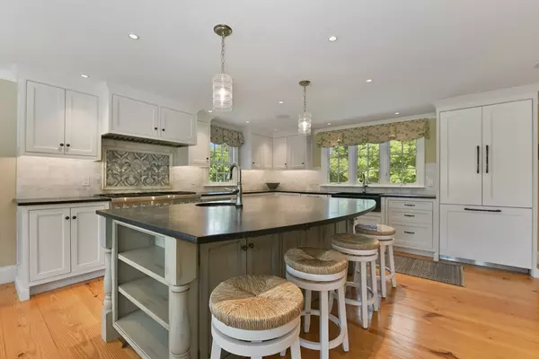 Hingham, MA 02043,135 Free St