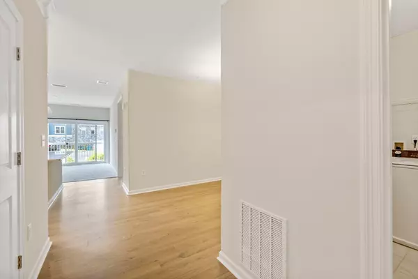 Woburn, MA 01801,2 Stratton Dr #102