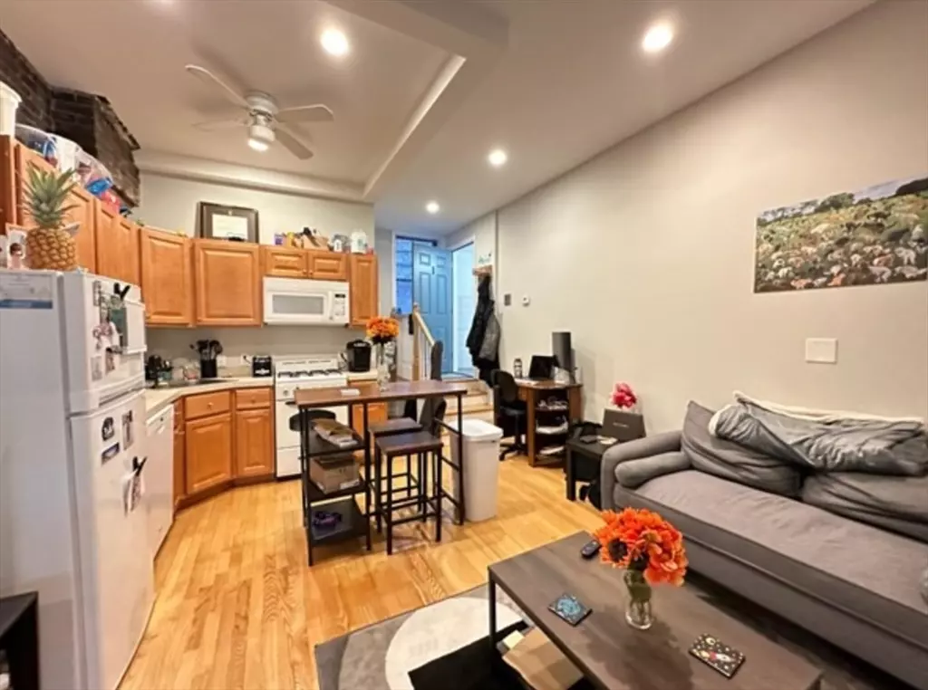 Boston, MA 02113,204 Endicott St #1