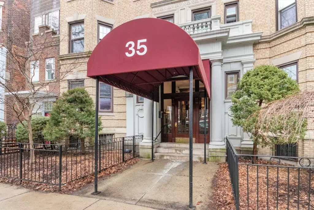 Boston, MA 02215,35 Queensberry #22