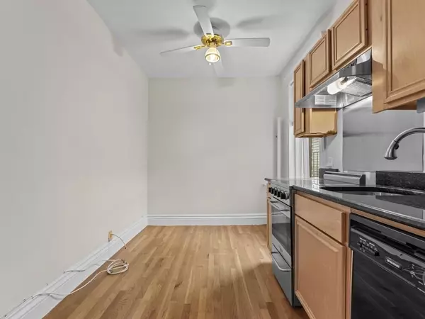 Boston, MA 02215,35 Queensberry #22